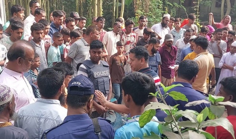 রাস্তার ওপর পড়ে ছিল প্রবাসফেরত যুবকের নিথর দেহ